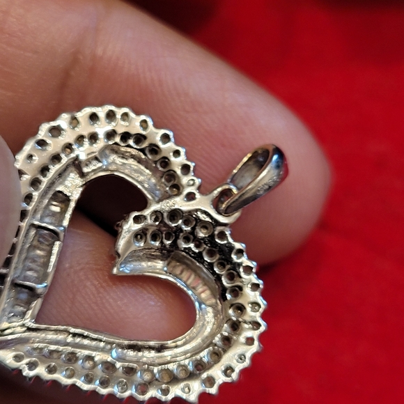 10k White Gold Diamond heat pendant about 3/4 diam - Picture 4 of 5